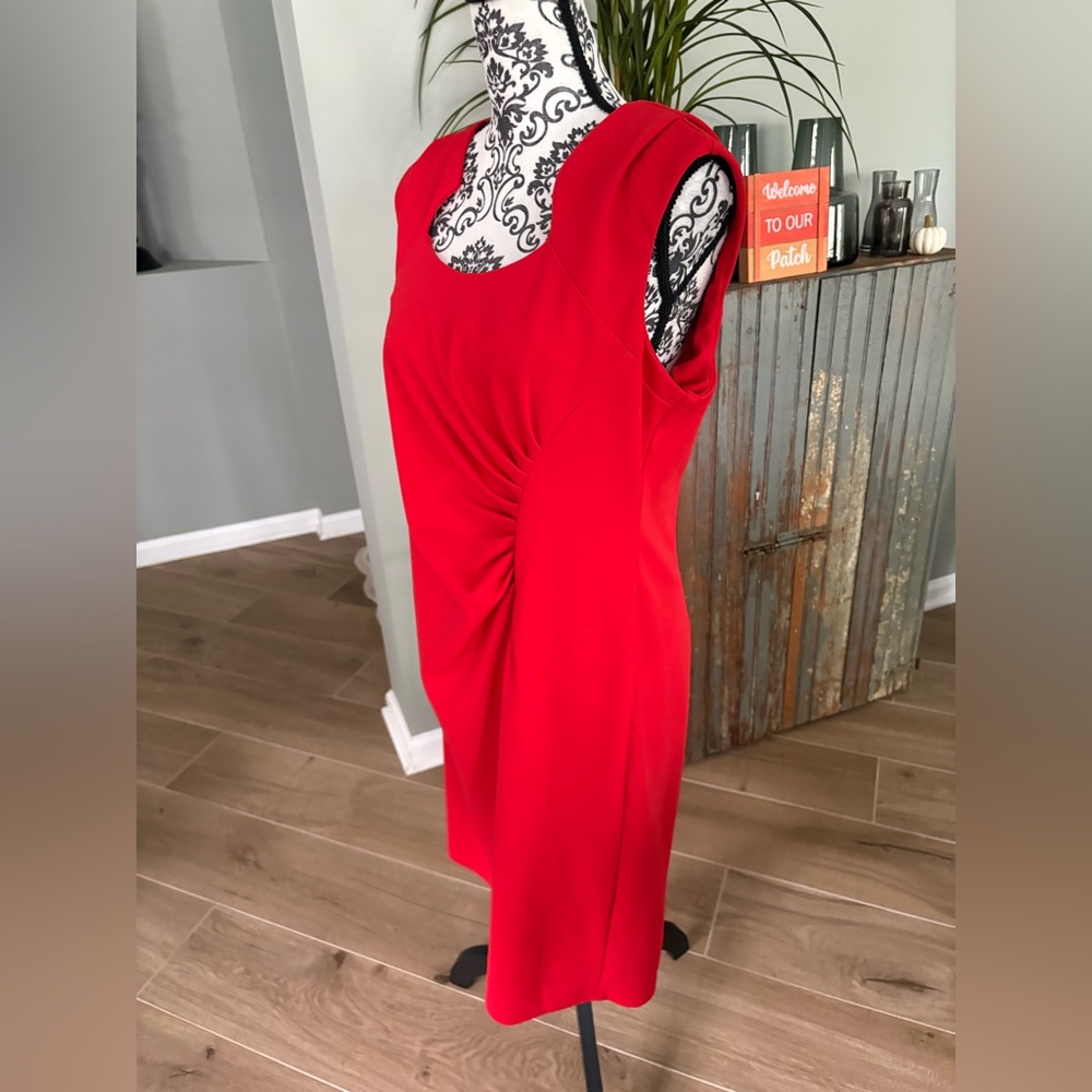 Elegant Red Sleeveless Dress size 16 - Picture 2 of 6